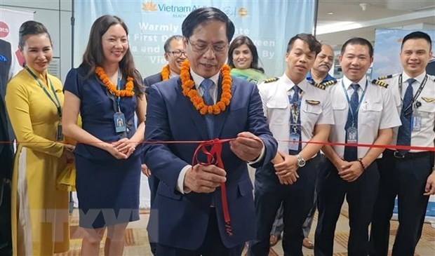 Vietnam Airlines inaugura ruta directa a la India hinh anh 1