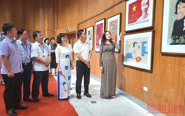 Resaltan valores de pinturas de propaganda en exposicion en Quang Ninh hinh anh 1