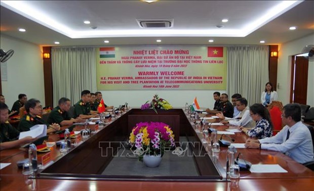 Embajador indio visita Universidad de Telecomunicaciones en Khanh Hoa hinh anh 1