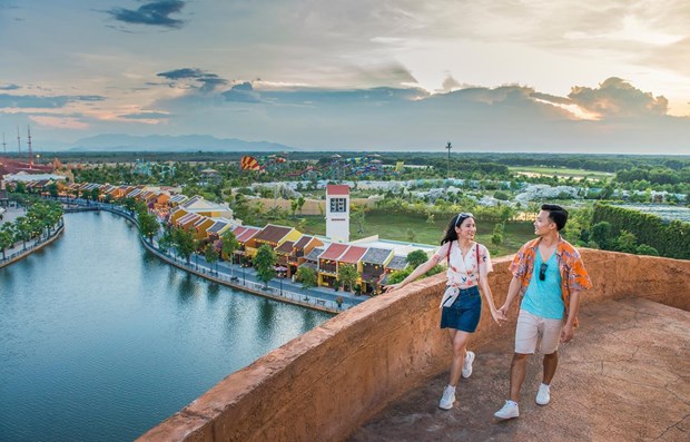 Reporteros y turistas extranjeros conocen provincia centrovietnamita de Quang Nam hinh anh 1
