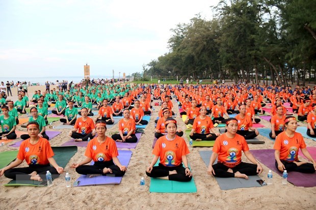 Dia Internacional del Yoga contribuye a consolidar relaciones Vietnam-la India hinh anh 1