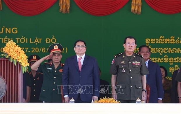 Prensa camboyana enaltece 45 aniversario del camino de Hun Sen para derrocar regimen genocida Pol Pot hinh anh 1