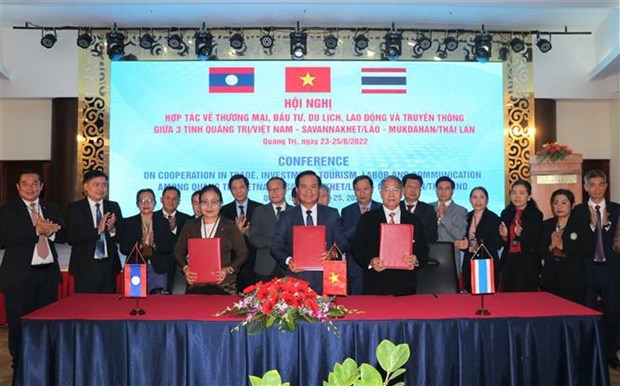 Fortalecen lazos de cooperacion integral entre provincias de Vietnam, Laos y Tailandia hinh anh 1