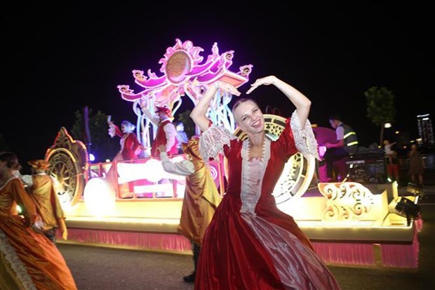 Carnaval callejero Sun Fest marca un verano emocionante en Da Nang hinh anh 1