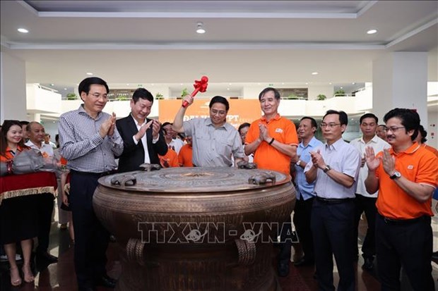Primer ministro vietnamita realiza visita de trabajo en ciudad de Da Nang hinh anh 1