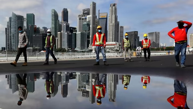 Singapur continua flexibilizando restricciones de COVID-19 contra trabajadores migrantes hinh anh 1