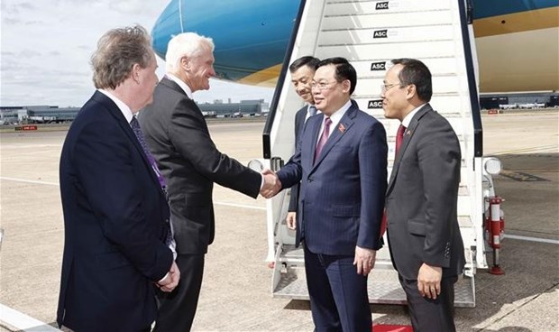 Presidente de la Asamblea Nacional de Vietnam inicia su visita oficial a Reino Unido hinh anh 1