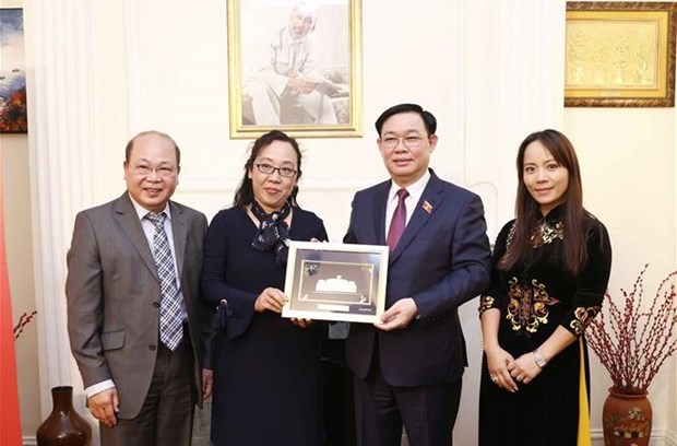Presidente del Grupo Parlamentario Britanico resalta la actual visita del titular legislativo vietnamita hinh anh 1