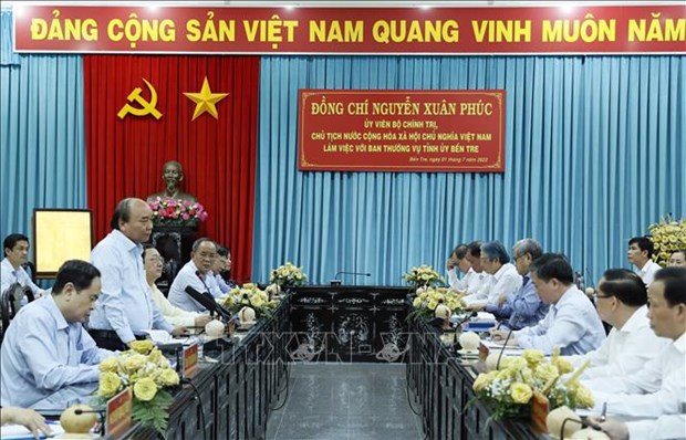 Comercio, servicios y turismo deben ser sectores economicos de punta de Ben Tre, insta presidente de Vietnam hinh anh 1