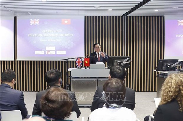Presidente del Parlamento asiste a Foro de cooperacion educativa Vietnam-Reino Unido hinh anh 1