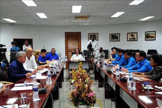 Dirigentes de Cuba aprecian lazos sindicales con Vietnam hinh anh 1