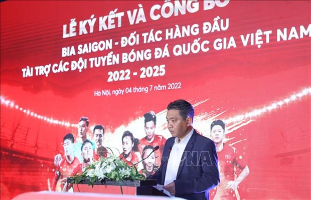 Empresa vietnamita patrocina equipos nacionales de futbol hinh anh 1