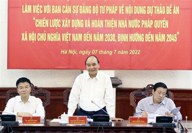 Prosiguen debates para perfeccionar proyecto de construccion de Estado de derecho socialista de Vietnam hinh anh 1
