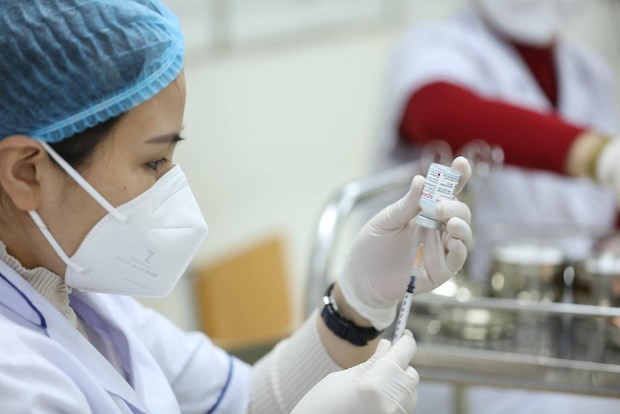 Ministerio de Salud de Vietnam pide acelerar inyeccion de dosis de refuerzo contra COVID-19 hinh anh 2