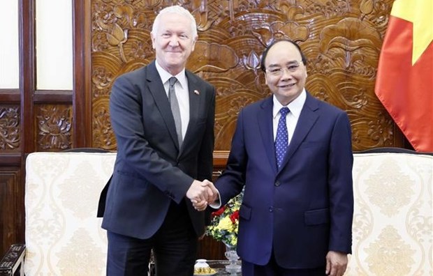 Presidente vietnamita recibe a embajadores salientes de Paises Bajos y Suiza hinh anh 2