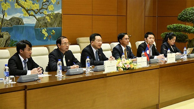 Impulsan Vietnam y Laos cooperacion parlamentaria en economia y ciencia hinh anh 2