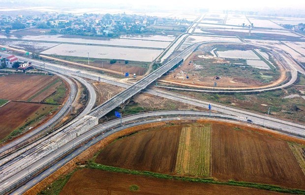 Construiran autopista que conecta localidades de Vietnam y China hinh anh 1