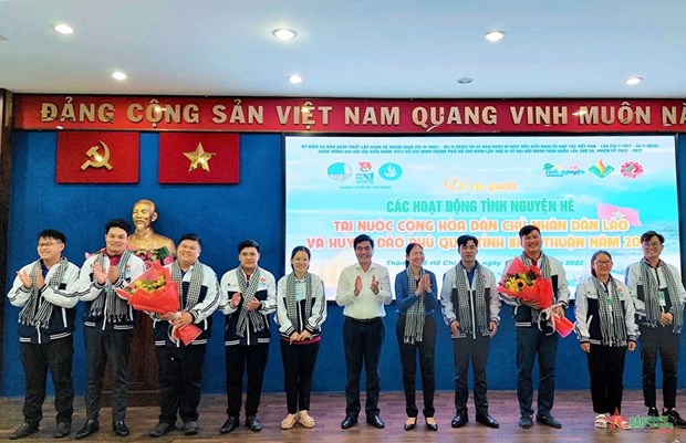 Jovenes de Ciudad Ho Chi Minh participan en actividades voluntarias en Laos hinh anh 1