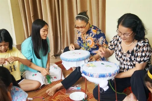 Preservan la artesania tradicional del bordado en Hanoi hinh anh 1