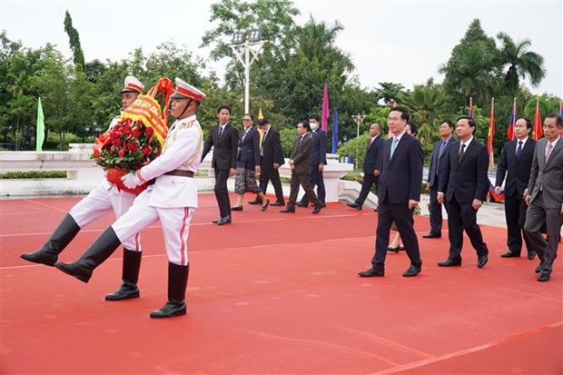 Dirigentes laosianos reciben a delegacion partidista vietnamita hinh anh 4