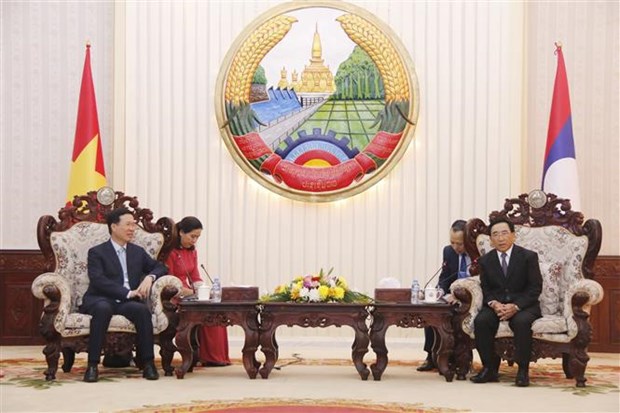 Dirigentes laosianos reciben a delegacion partidista vietnamita hinh anh 2