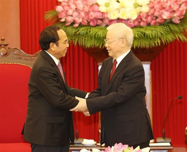 Secretario general del PCV recibe al vicepresidente de Laos hinh anh 1