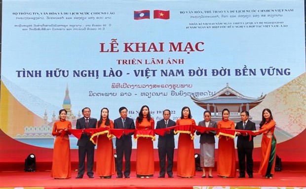 Titular del Parlamento vietnamita recibe a vicepresidente laosiano hinh anh 2