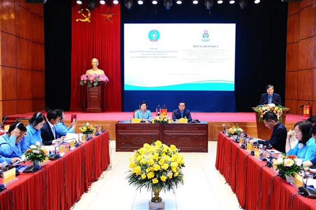 Vietnam y Laos cooperan en la capacitacion de funcionarios sindicales hinh anh 1