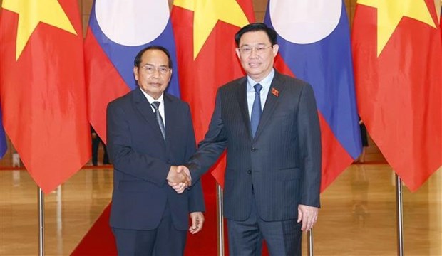 Titular del Parlamento vietnamita recibe a vicepresidente laosiano hinh anh 1