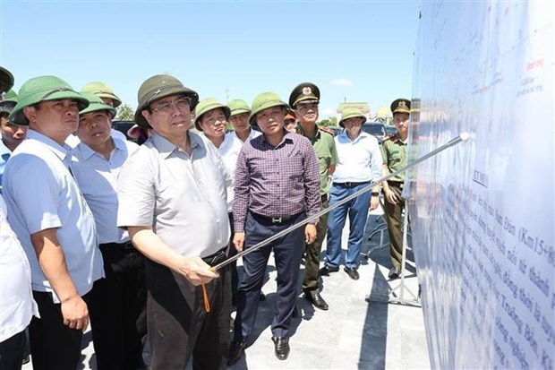 Primer ministro vietnamita dirige a resolver dificultades de obras claves en Nghe An hinh anh 1
