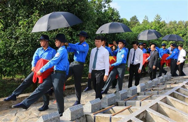 Rinden homenaje postumo a internacionalistas vietnamitas fallecidos en Camboya hinh anh 2