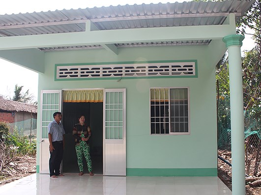 Ofrecen asistencia financiera a hogares pobres para construir nuevas viviendas hinh anh 1