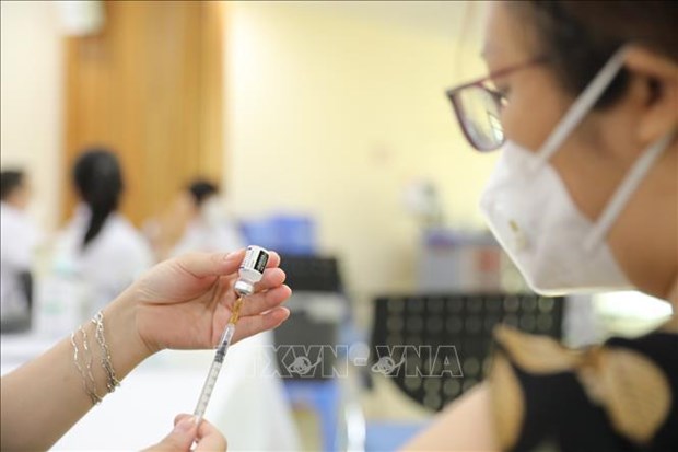 Insta premier de Vietnam a intensificar vacunacion contra COVID-19 hinh anh 1