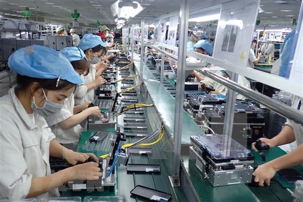 Vietnam recauda fondo multimillonario por exportaciones de telefonos y componentes hinh anh 1