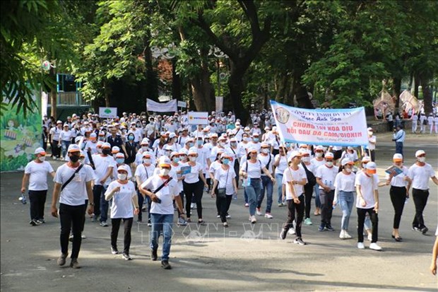 Mas de cinco mil personas participan en caminata en apoyo a victimas del Agente Naranja hinh anh 1