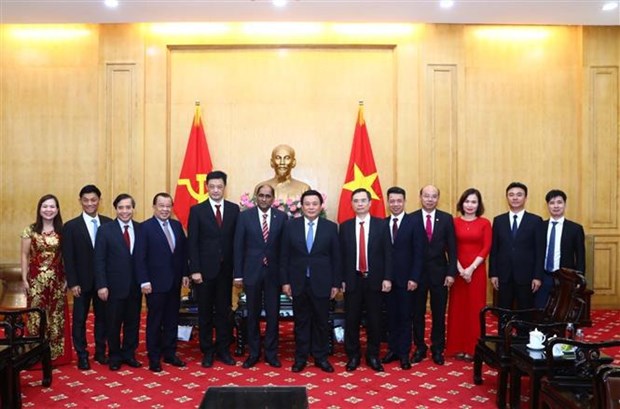 Profundizan cooperacion entre Academia Nacional de Politica Ho Chi Minh y socios singapurenses hinh anh 1