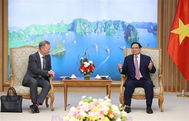 Primer ministro de Vietnam recibe al embajador saliente de Reino Unido hinh anh 1