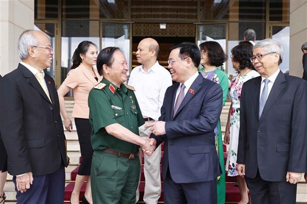 Presidente de Parlamento vietnamita se reune con miembros del Club de Economia, Cultura y Turismo hinh anh 1
