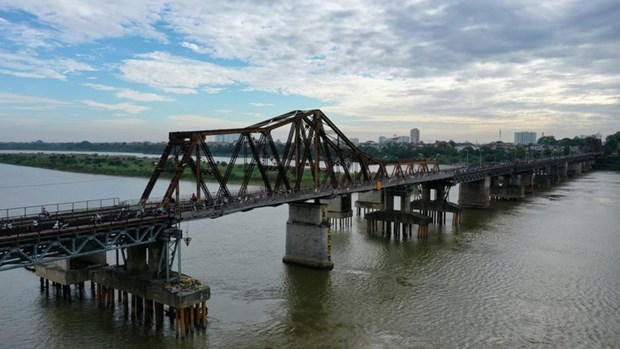 Puente Long Bien: huella de la arquitectura francesa en el seno de Hanoi hinh anh 1