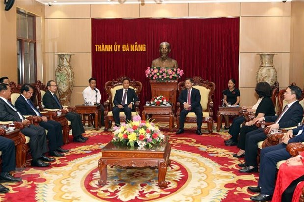 Ciudad vietnamita de Da Nang impulsa la cooperacion con localidades laosianas hinh anh 1