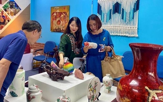 Efectuan en Hanoi exposicion de productos artesanales hinh anh 1