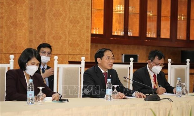 Vietnam y otros paises debaten asuntos sobre seguridad de Asia Oriental hinh anh 1