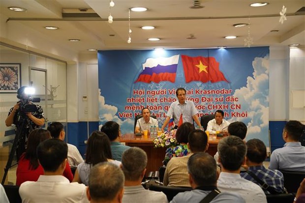 Embajador de Vietnam se reune con connacionales en ciudad rusa hinh anh 1