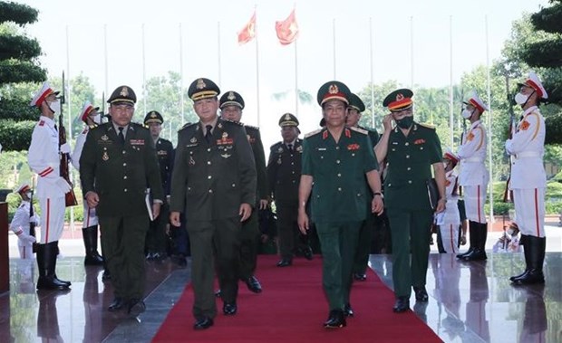 Delegacion del Ejercito Real de Camboya realiza visita oficial a Vietnam hinh anh 1