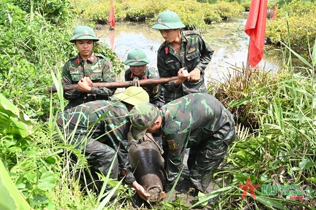 Desactivan bomba de hasta 230 kilogramos en provincia vietnamita hinh anh 1