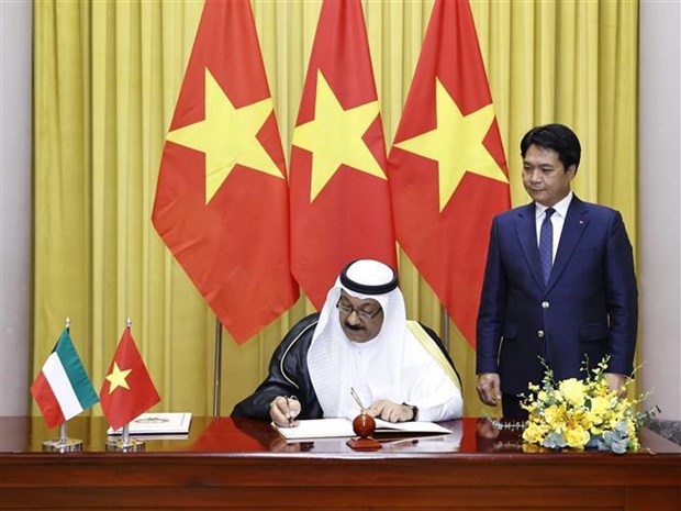 Presidente de Vietnam recibe a nuevos embajadores de Kuwait e Israel hinh anh 1