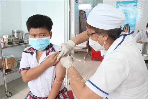 Vietnam registra mas de dos mil 300 nuevos casos de COVID-19 hinh anh 1