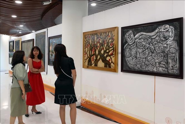 Exposicion en Da Nang presenta obras de arte contemporaneo de Vietnam hinh anh 1