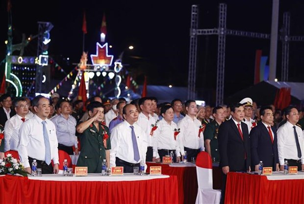 Presidente vietnamita asiste al 50 aniversario de la victoria de Cam Doi hinh anh 1