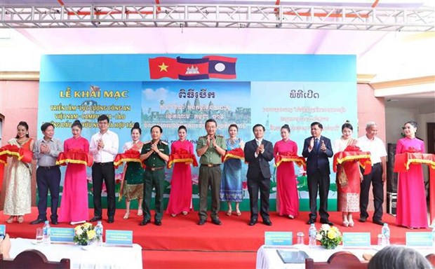 Exposicion en Hanoi resalta cooperacion entre policias Vietnam-Camboya-Laos hinh anh 2